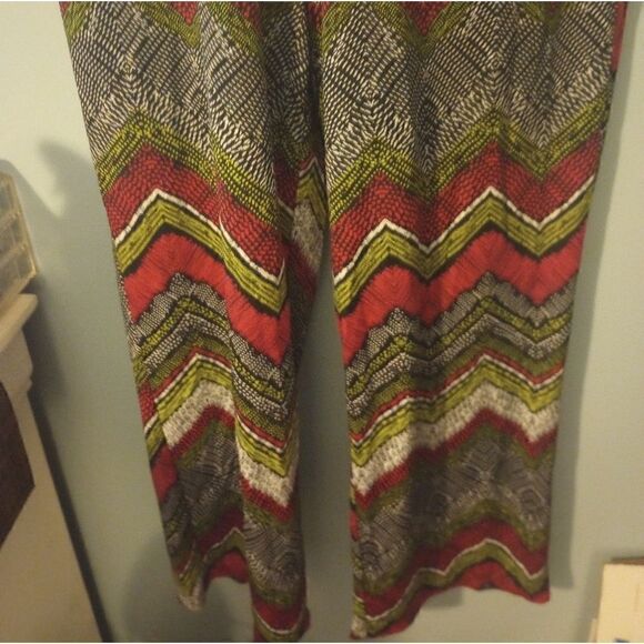 Glamour Chevron print wide leg V neck jumpsuit with key hole closure - Picture 4 of 12